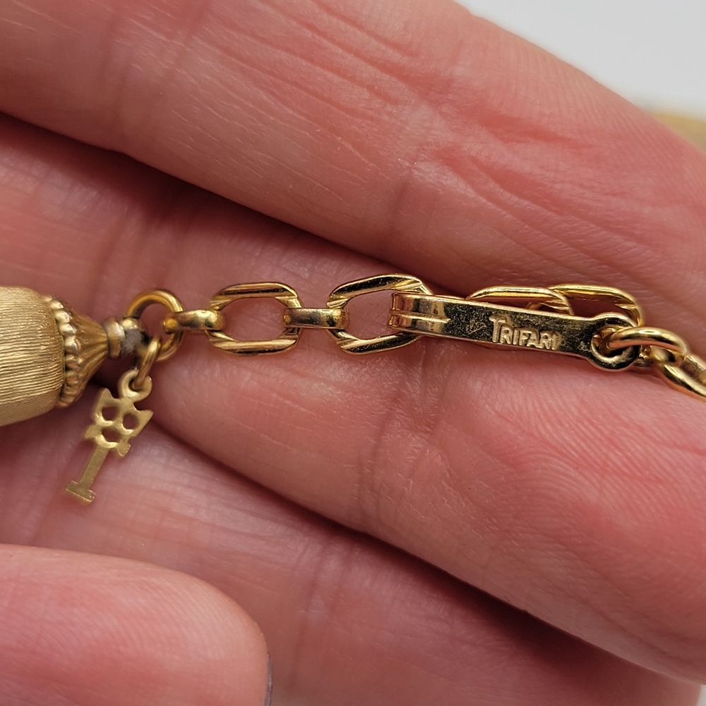 VTG "Crown" Trifari Brushed Gold Tone Necklace & Bracelet | Demi-Parure | SIGNED - Picture 4 of 8